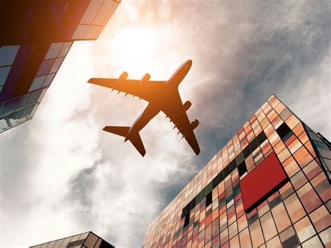 The economics underlying airline competition .